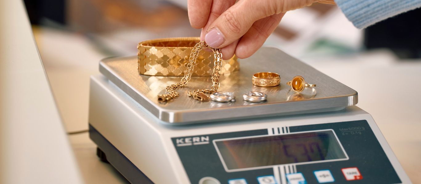 Finguld guld armabnd guldring värdering nyhetsbild.jpg